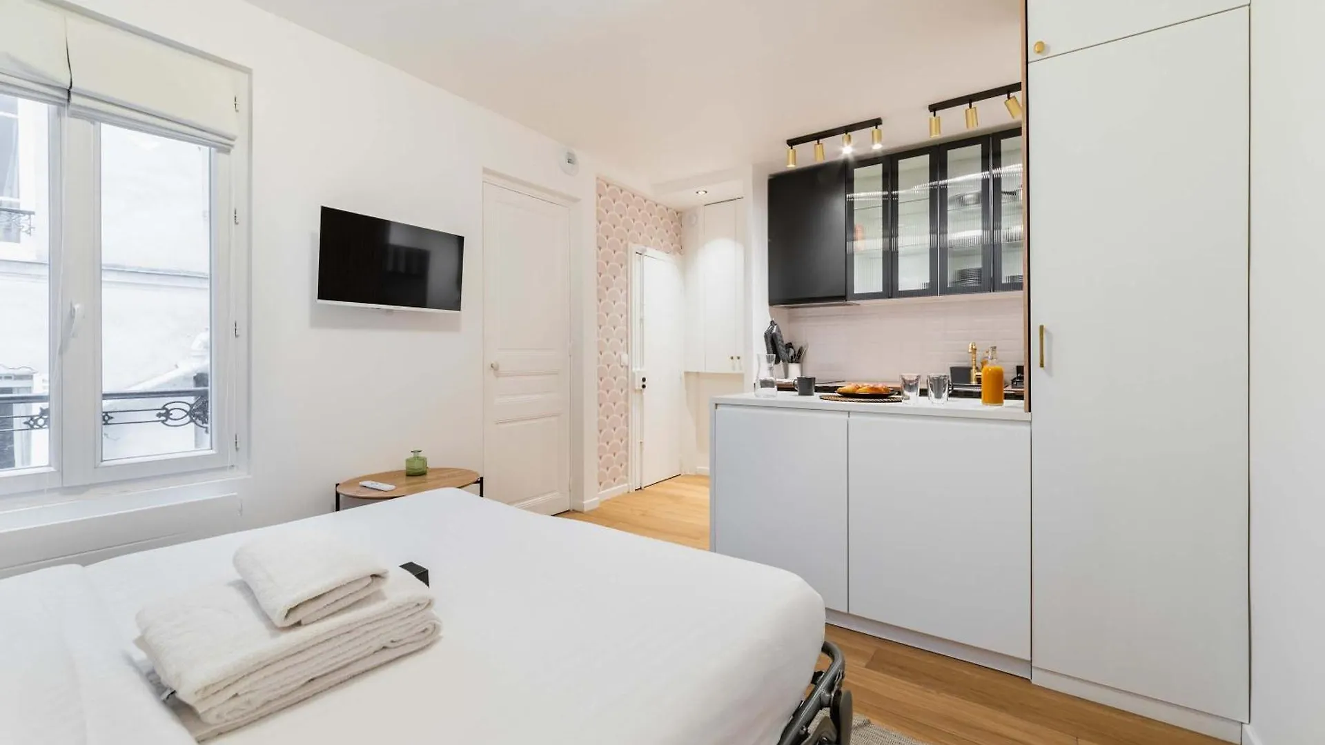 Apartment Studio Parisien Coeur Montmartre - Paris 18 - 2P